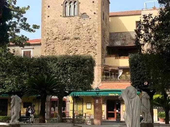 Appartamento con 6 locali in vendita in Via San Benedetto No Number, Centro, Sessa Aurunca