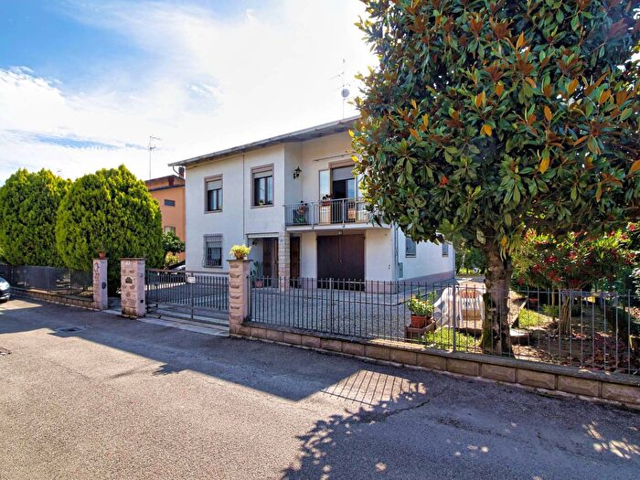 Casa con 7 locali in vendita in Via Giovanni Giolitti, Bomporto