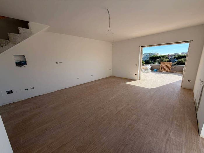 Casa trilocale in vendita in Via Cesare Battisti, Zona Domitilla, Ladispoli