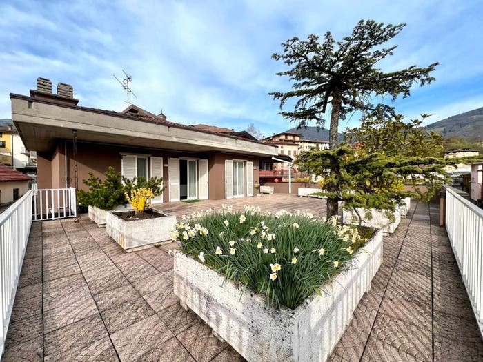 Casa con 6 locali in vendita in Località San Rocco, Leffe