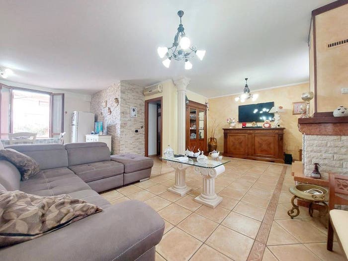 Casa quadrilocale in vendita in Correggioverde, Dosolo