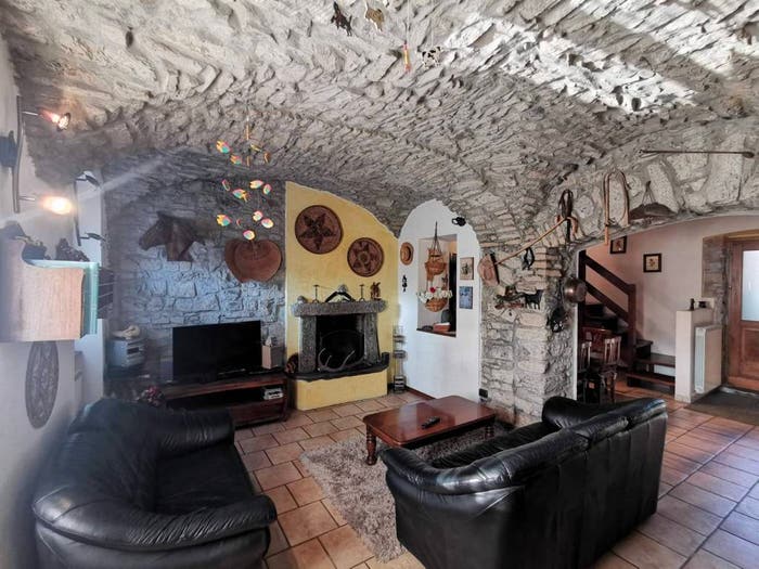 Casa con 5 locali in vendita in Piazza della Vittoria, Laino