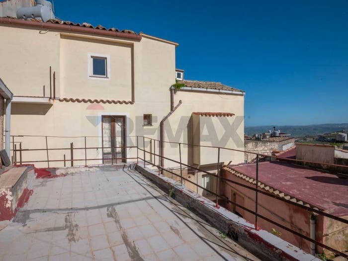Casa con 5 locali in vendita in Via Mattias, Centro, Caltagirone
