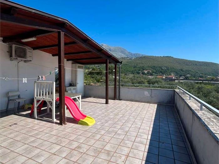 Casa con 6 locali in vendita in Centro, Formia