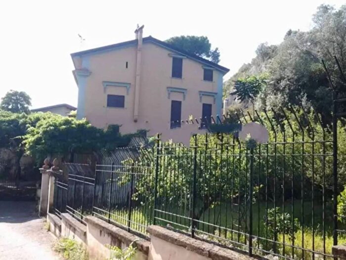 Casa con 6 locali in vendita in Via San Giovanni, Casapulla