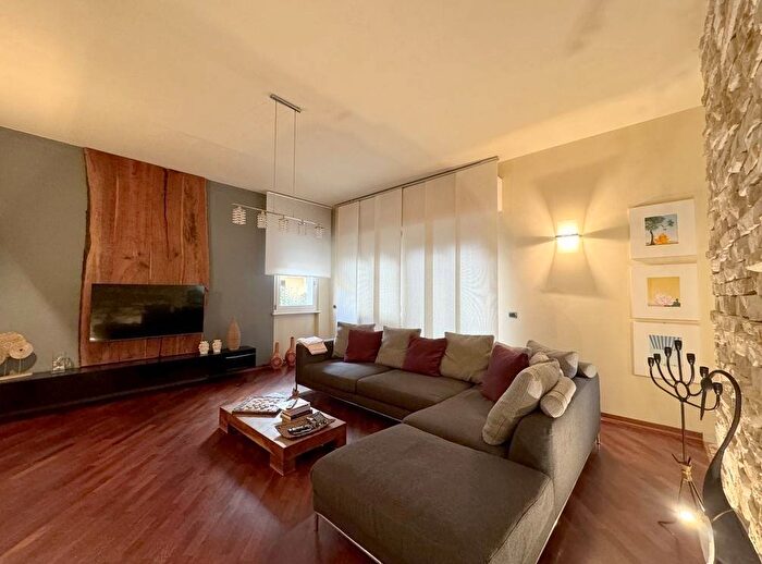 Casa con 6 locali in vendita in Via Giuseppe Di Vittorio, Torre del Lago, Viareggio
