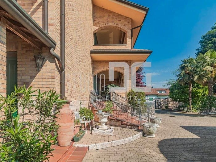 Casa quadrilocale in vendita in vai zara, Centro, Limbiate
