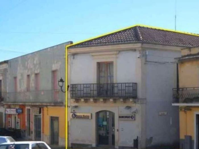 Casa in vendita in Piazza Umberto I, Raddusa