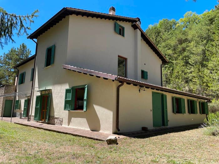 Casa con 6 locali in vendita in Preci