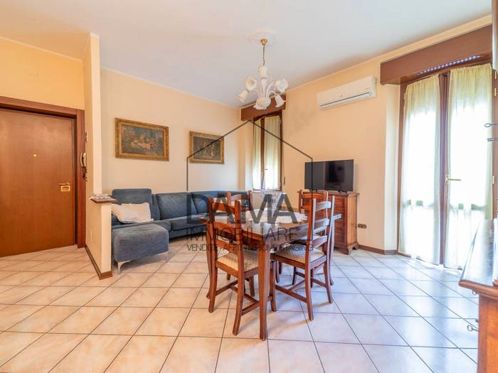Appartamento trilocale in vendita in Strada Settembre, Centro Storico, Parma
