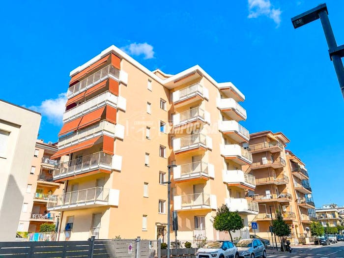 Appartamento bilocale in vendita in Via Cavour, Marina Di Andora, Andora