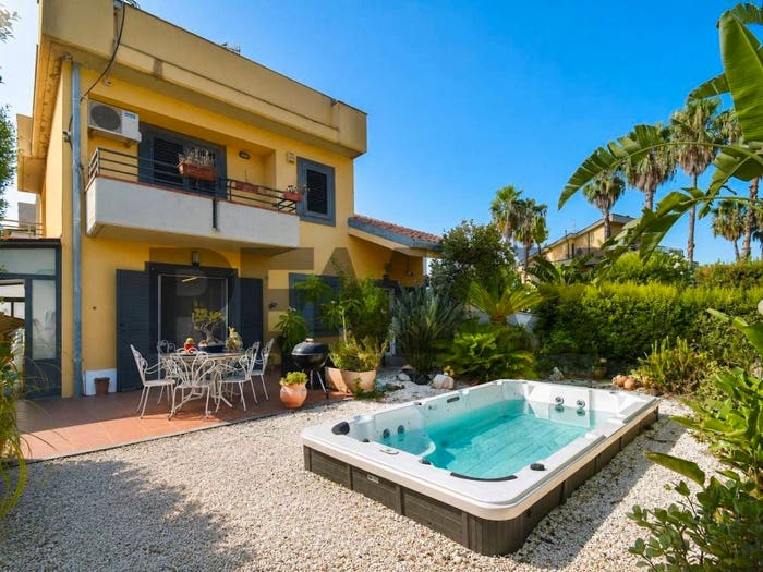 Casa con 6 locali in vendita in Via Galatea, Aci Catena