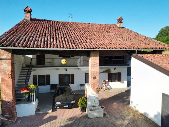 Casa con 6 locali in vendita in FRAZIONE SAN GIOVANNI PERUCCA, Trinità