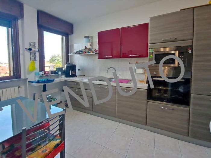 Appartamento trilocale in vendita in Via Egidio Checchi, Arnate, Gallarate