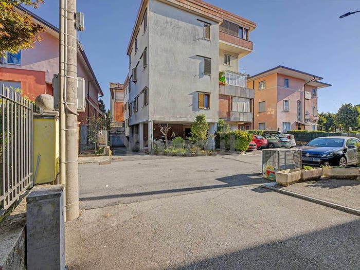 Appartamento trilocale in vendita in via Giordano, Centro, Luino