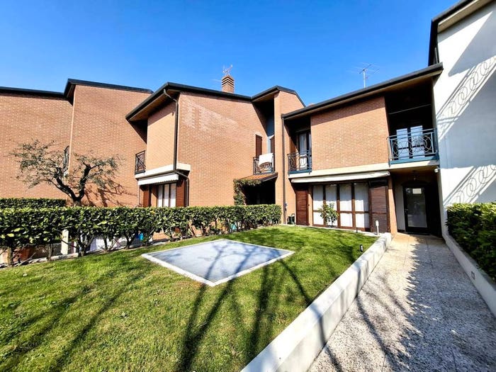 Casa quadrilocale in vendita in Via Novembre, Centro, Pedrengo
