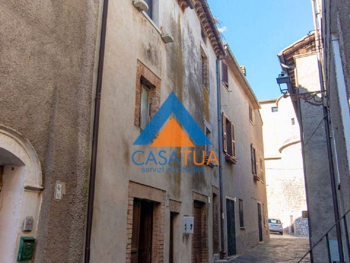 Casa quadrilocale in vendita in Via Umberto I, Centro, Alviano