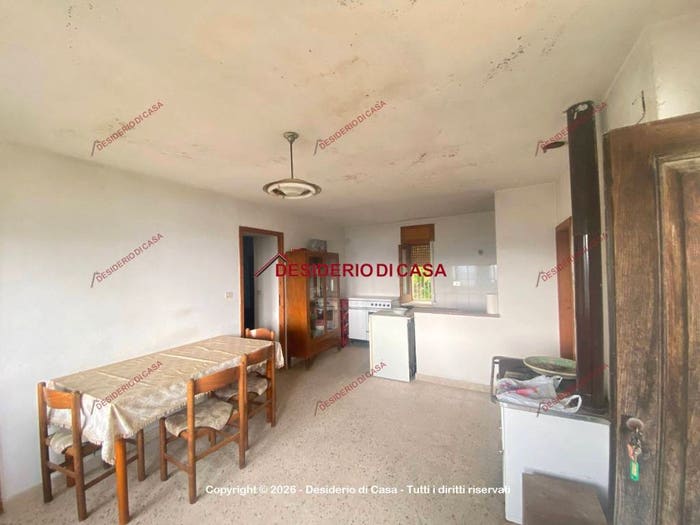 Casa con 6 locali in vendita in Via Coco, Montagnareale