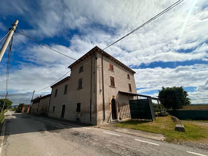 Casa con 6 locali in vendita in Via Gombion, Caldiero