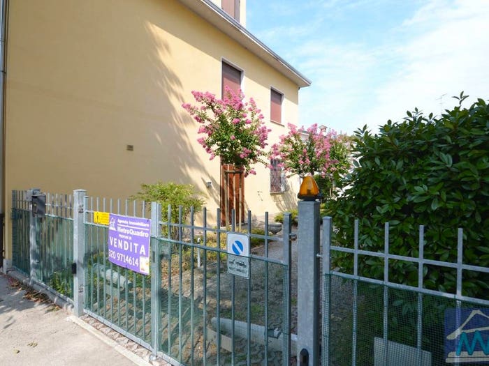 Casa quadrilocale in vendita in Via Edmondo De Amicis, Centro, Fabbrico