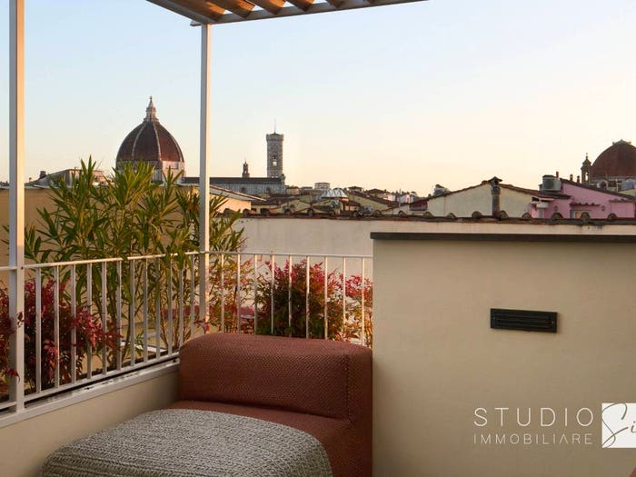 Appartamento con 6 locali in vendita in Via San Zanobi, San Marco SS Annunziata, Firenze