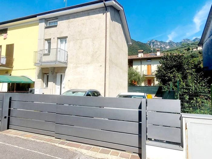 Casa quadrilocale in vendita in Via Borgo Nuovo, Centro, Marone