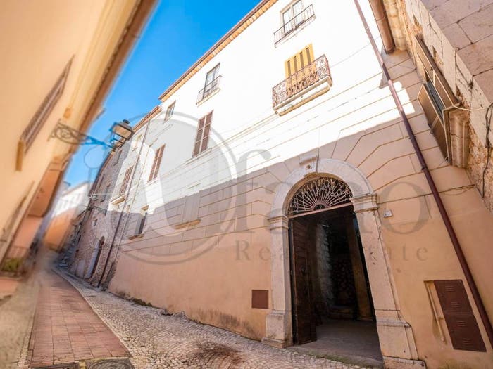 Casa con 6 locali in vendita in Via Re Manfredi, Rocca d'Arce