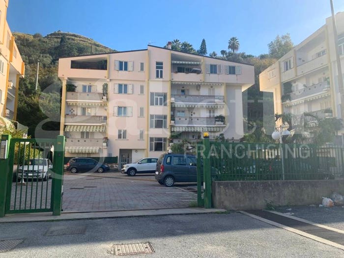 Appartamento quadrilocale in vendita in VIA ROBERTO MIRABELLI, Centro, Amantea