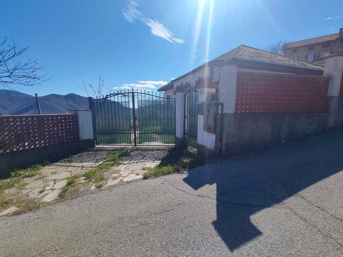 Casa con 6 locali in vendita in Via Semino Bastia, Busalla