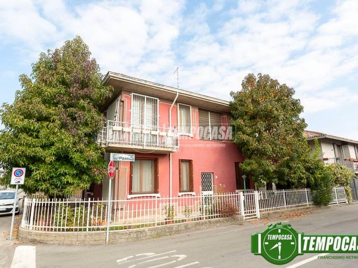 Appartamento trilocale in vendita in Via Giovanni Pascoli, Centro, Casalpusterlengo