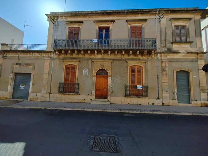 Casa con 6 locali in vendita in Via Rattazzi, Centro, Avola