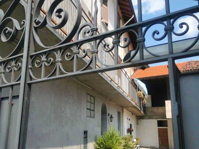 Casa con 6 locali in vendita in Piazza Santa Maria Nascente, Fenegrò