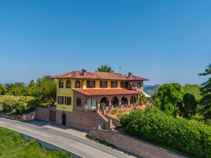 Casa con 6 locali in vendita in Regione Aie, Canelli