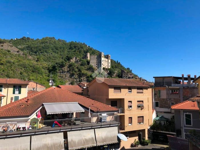 Appartamento trilocale in vendita in Via Dante Alighieri, Dolceacqua