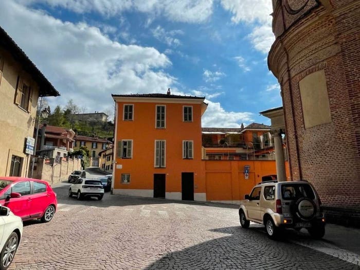 Appartamento con 6 locali in vendita in Via Barbacana, Centro, Bra