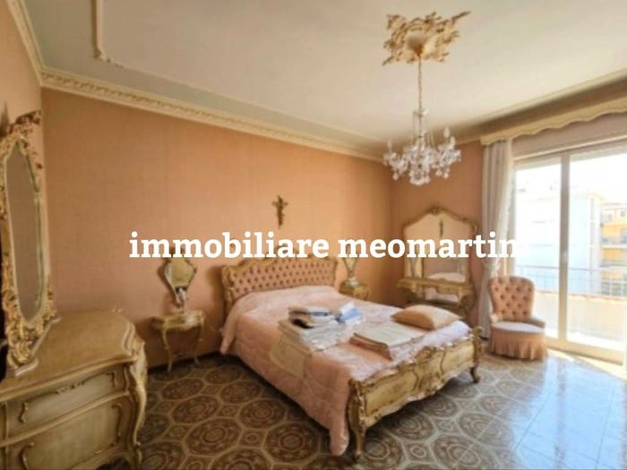 Appartamento con 6 locali in vendita in Via Fratelli Amato, Floridia