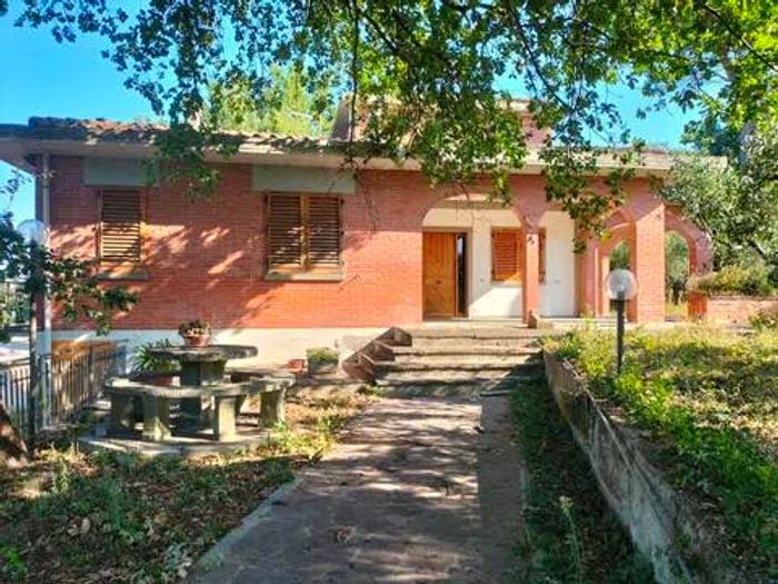 Casa con 6 locali in vendita in Centro, Bucine