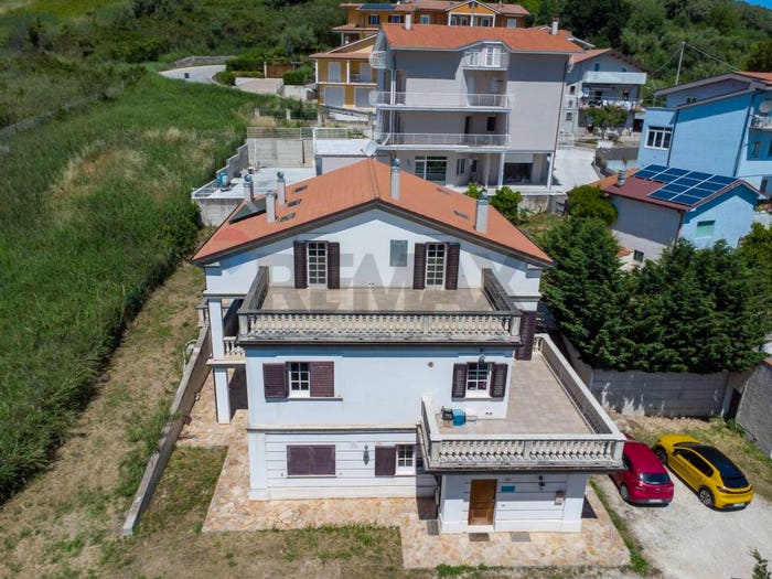 Casa con 6 locali in vendita in Marina Di San Vito, San Vito Chietino