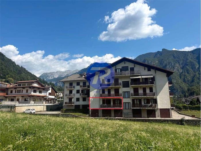 Appartamento quadrilocale in vendita in Via T Tasso, Piazza Brembana