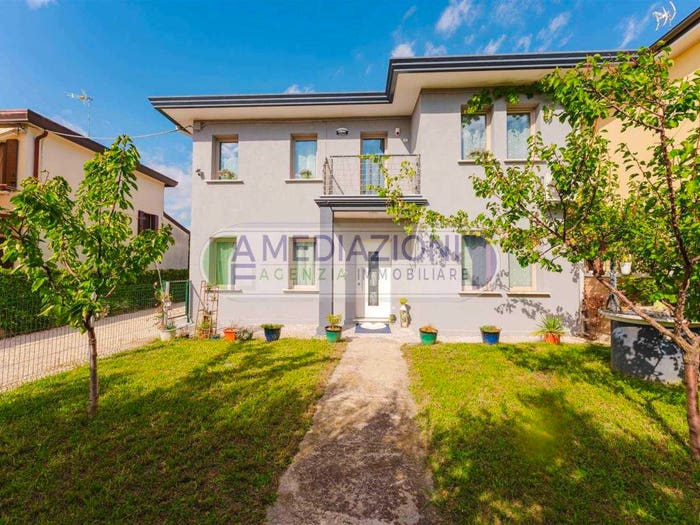 Casa con 6 locali in vendita in Via Tintoretto, Centro, Fossò