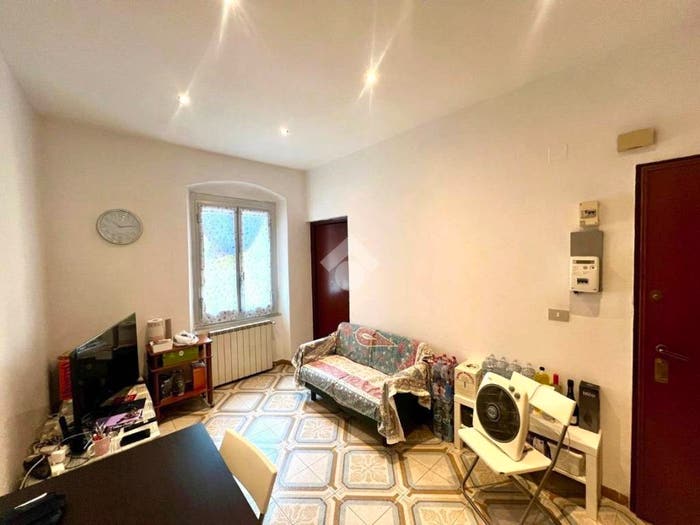 Appartamento trilocale in vendita in Via Carnia, Rivarolo, Genova