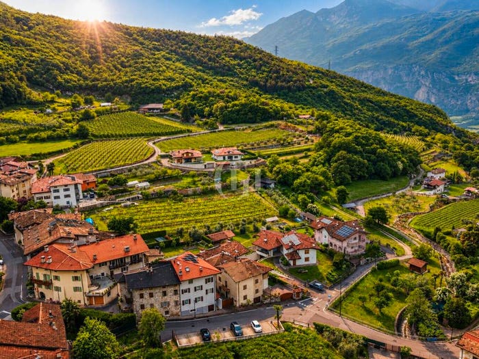 Appartamento con 6 locali in vendita in Via Giovanni Segatini, Drena