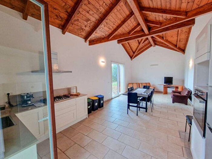 Casa con 5 locali in vendita in via Villa Colombara, Acqualagna