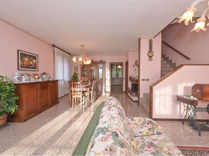 Casa con 6 locali in vendita in Via Brescia, Centro, Formigine