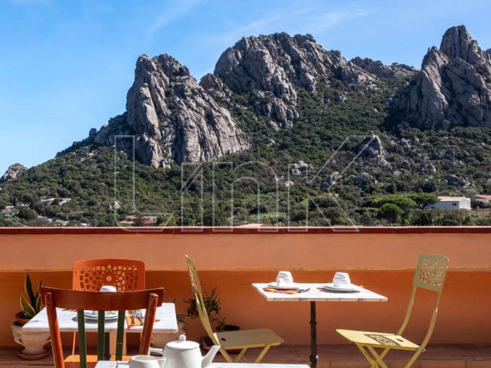 Casa con 6 locali in vendita in Piazza Arborea, San Pantaleo, Olbia