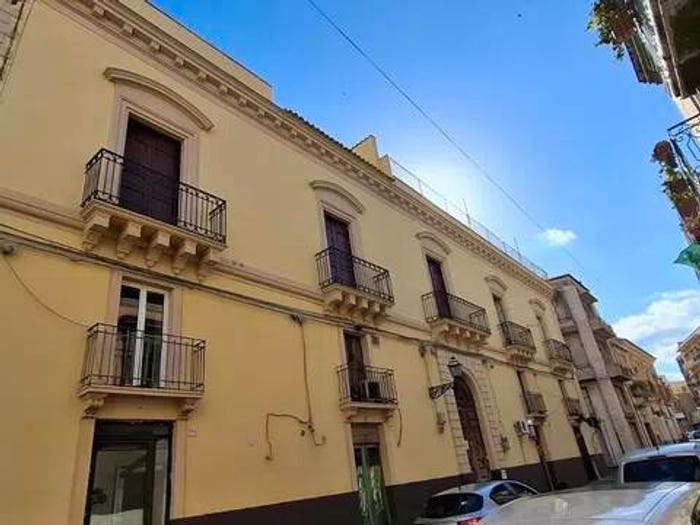 Appartamento con 5 locali in vendita in Via Giuseppe Garibaldi, Lentini