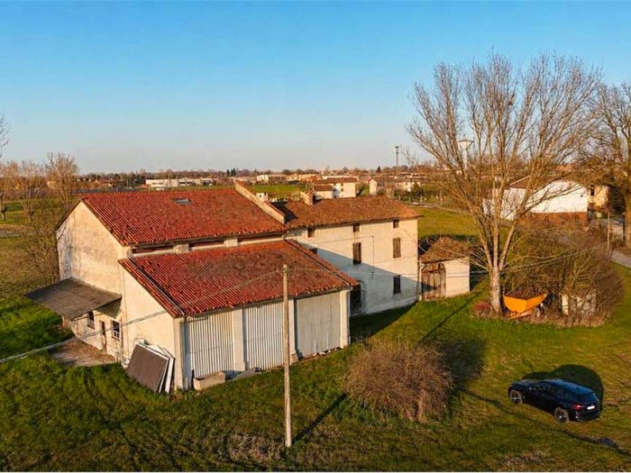 Casa con 6 locali in vendita in Polesine Zibello