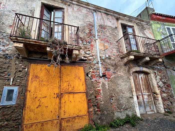 Appartamento trilocale in vendita in Via Giudeo, Mili, Messina