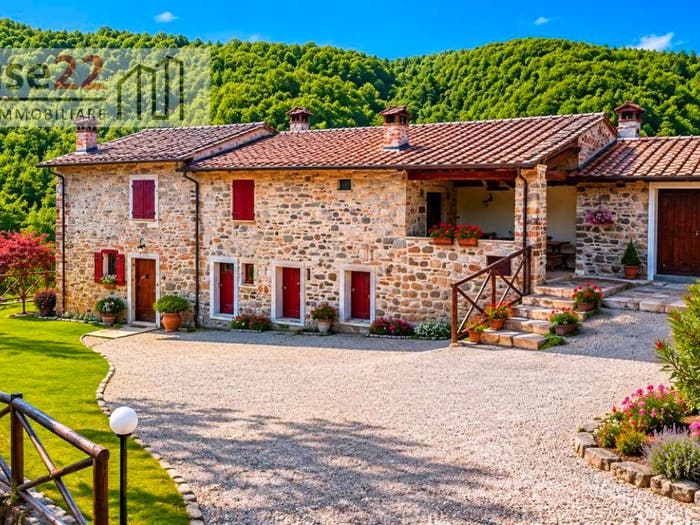 Casa con 6 locali in vendita in Barbiana, Vicchio