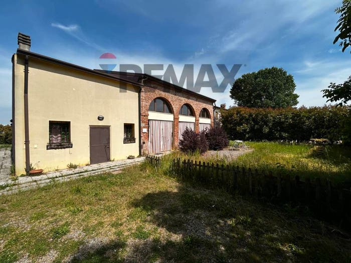 Casa con 6 locali in vendita in via Pozze, Oppeano